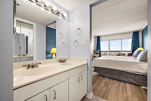 2 bedrooms, iron/ironing board, WiFi, bed sheets - Direct Bayfront Condo with Great Views and Pool (Ocean City)