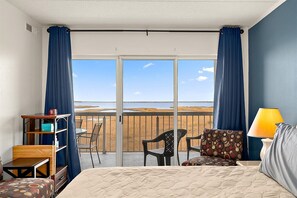 2 bedrooms, iron/ironing board, WiFi, bed sheets - Direct Bayfront Condo with Great Views and Pool (Ocean City)