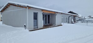 Exterior detail - Stani@illan chalets/jacuzzi (Saint-Léonard)