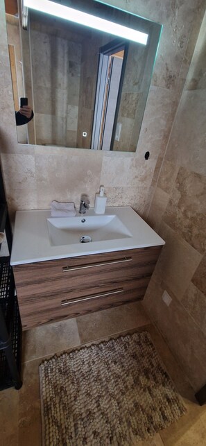 Handtücher, Seife, Toilettenpapier