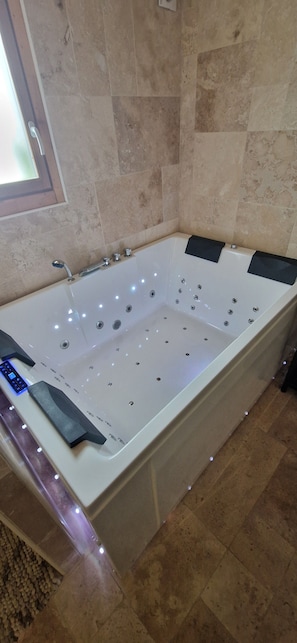 Handtücher, Seife, Toilettenpapier