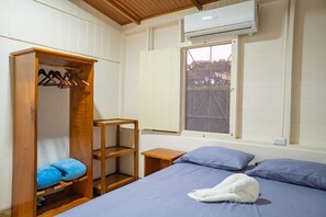 2 chambres, fer et planche à repasser, accès Internet, draps fournis