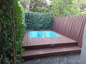 Bain à remous extérieur