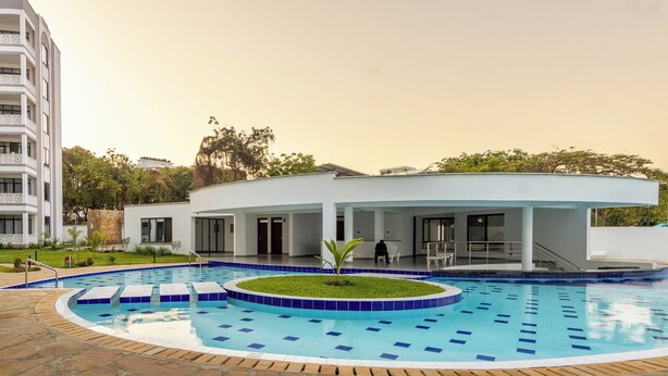 Outdoor pool - Elna's Haven Baobab Waves 3BR Beachfront Apartment Nyali (Mombasa)
