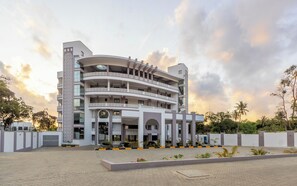 Exterior - Elna's Haven Baobab Waves 3BR Beachfront Apartment Nyali (Mombasa)