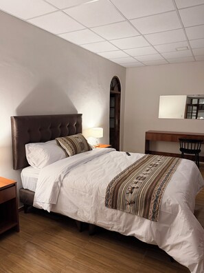 ダブルルーム | デスク、ノートパソコン用作業スペース、WiFi (無料)