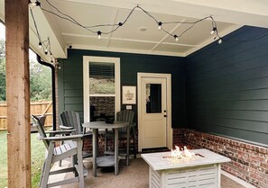 Outdoor dining - Lovely 3-bedroom New Build Home (Tyler)
