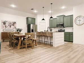 Dining - Lovely 3-bedroom New Build Home (Tyler)