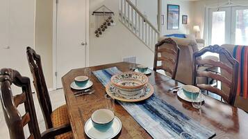 Condo (2 Bedrooms) | Property amenity