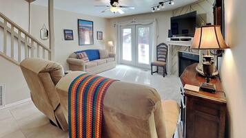 Condo (2 Bedrooms) | Property amenity