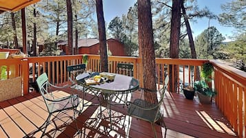 Kondominium (2 Bedrooms) | Bagian depan properti