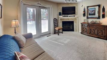 Condo (2 Bedrooms) | Property amenity