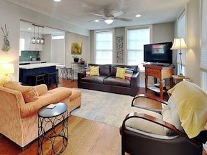 Casa (3 Bedrooms) | Área de estar | TV, console de videogame