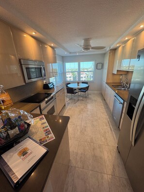 Private kitchen - 2 Bedroom, 2 Bath Beach & Gulfside Condo (Sarasota)