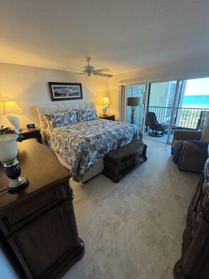 2 bedrooms, iron/ironing board, Internet, bed sheets - 2 Bedroom, 2 Bath Beach & Gulfside Condo (Sarasota)