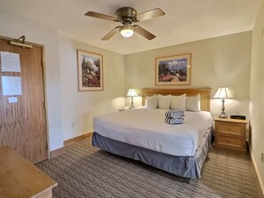 1 bedroom, WiFi, bed sheets - Suite close to skiing, pool and hot tub! (Crested Butte)