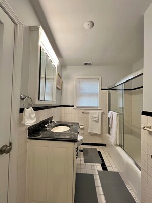 Shower, hair dryer, towels, soap - Peaceful Coastal Home • Walk to Beach • Near Golf • Private Parking. (Norfolk)