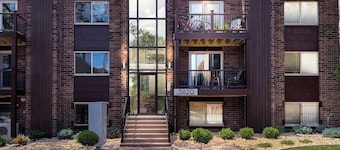 East Liberty 2BR, Walkable, Parking