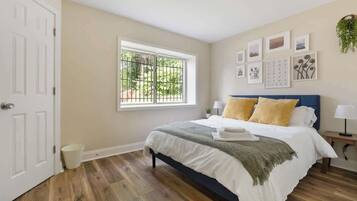 Bureau, fer et planche Ă repasser, Wi-Fi, draps fournis