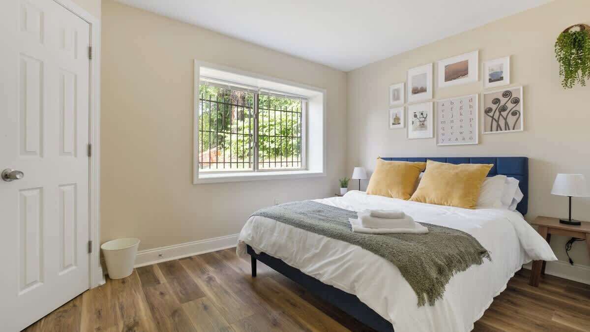 Bureau, fer et planche à repasser, Wi-Fi, draps fournis