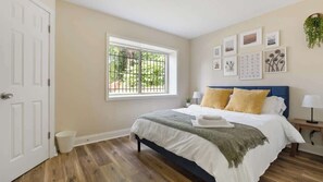 Bureau, fer et planche à repasser, Wi-Fi, draps fournis