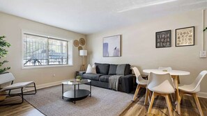 TV, offices - 1BR  King East Liberty Apt | Parking (Pittsburgh)
