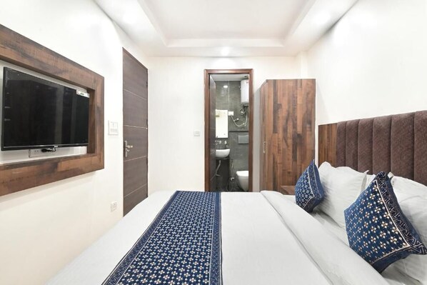 Desk, laptop workspace, iron/ironing board, free WiFi - GoBravo Nova Paharganj New Delhi (New Delhi)