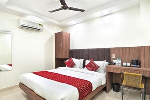 Desk, laptop workspace, iron/ironing board, free WiFi - GoBravo Nova Paharganj New Delhi (New Delhi)