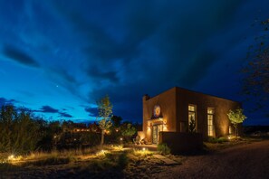 Exterior - Charming Chapel Sanctuary Close to Canyon Rd. (Santa Fe)