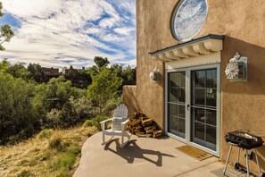 Terrace/patio - Charming Chapel Sanctuary Close to Canyon Rd. (Santa Fe)