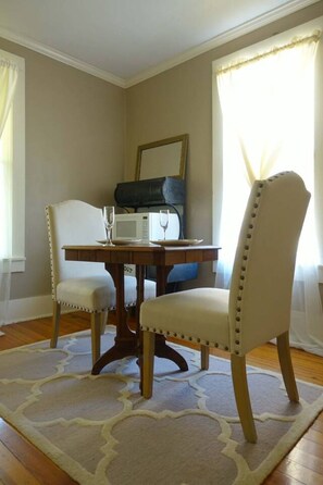 Dining - The Reflection Suite (Eureka Springs)