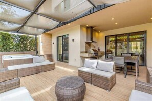 Outdoor dining - 4 Bedrooms/ 4.5 Bathrooms/ Magic Village (7473 BD) (Kissmmee)