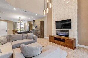 TV - 4 Bedrooms/ 4.5 Bathrooms/ Magic Village (7473 BD) (Kissmmee)