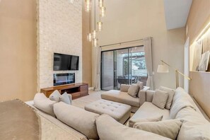 TV - 4 Bedrooms/4.5 Baths/Magic Village Views (7473 BD) (Kissmmee)