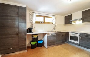 Kühlschrank, Herdplatte, Geschirrspüler