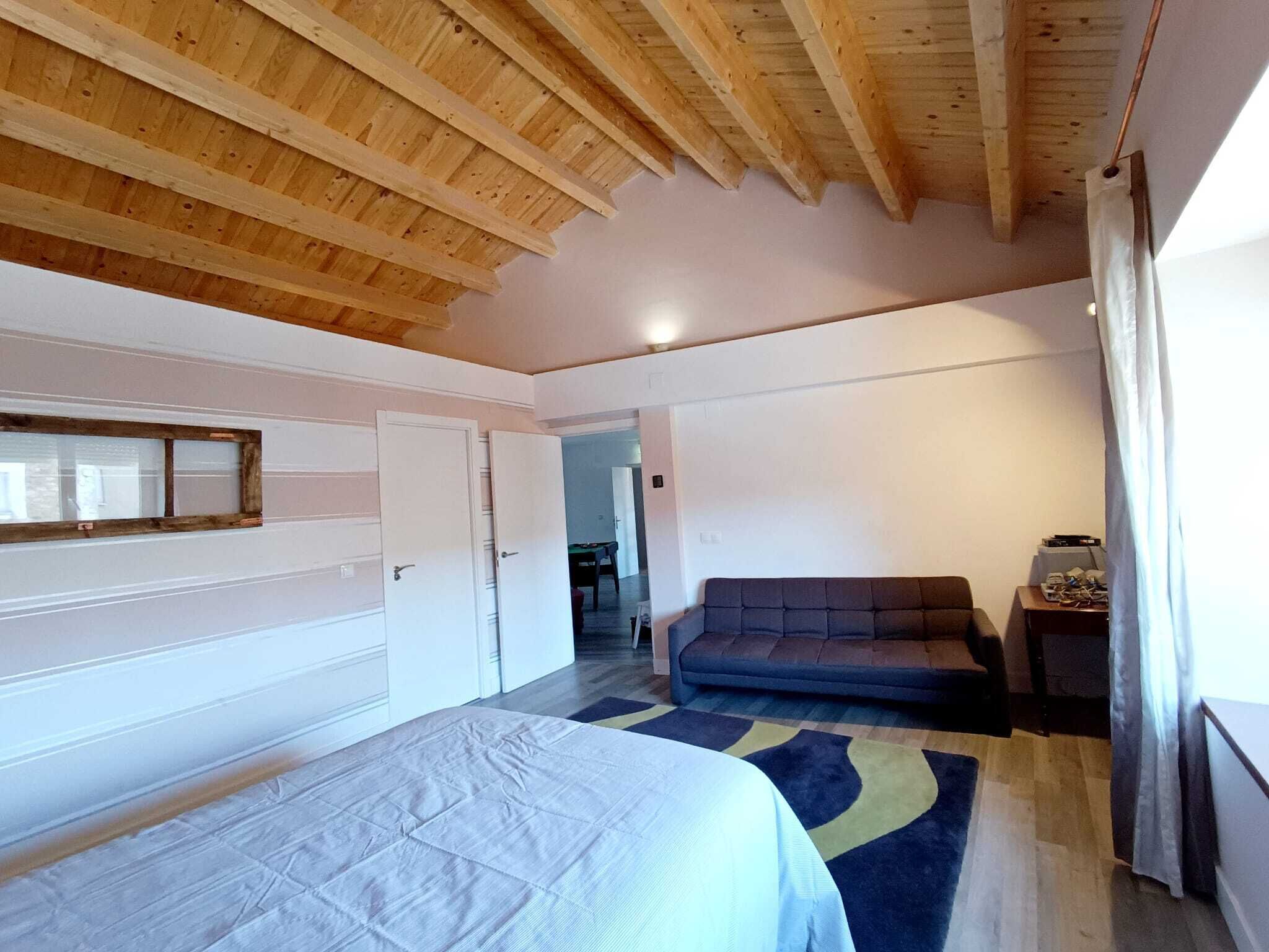 4 bedrooms, iron/ironing board, bed sheets