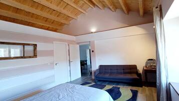 4 bedrooms, iron/ironing board, bed sheets