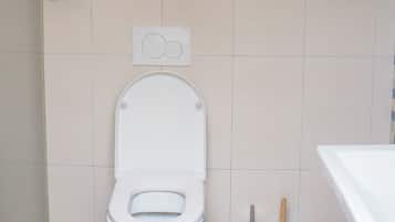 Doccia, bidet, asciugamani, sapone