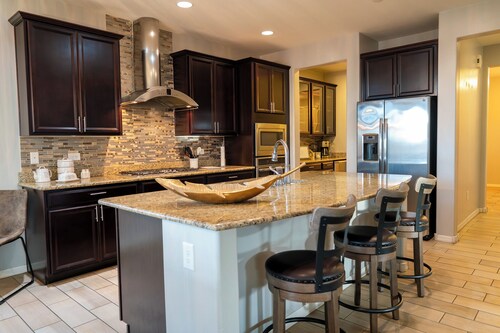 Spacious 4-bedroom house in charming Tucson with AC