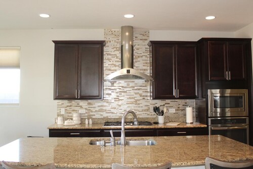 Spacious 4-bedroom house in charming Tucson with AC