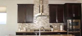 Spacious 4-bedroom house in charming Tucson with AC