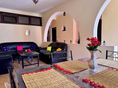 Villa Riad Style (with garden access) - Wifi and Parking