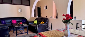 Villa Riad Style (with garden access) - Wifi and Parking