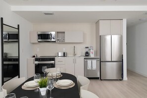 Fully equipped kitchen - South Beach Penthouse: Hot Tub + Rooftop Pool #501 (Miami Beach)