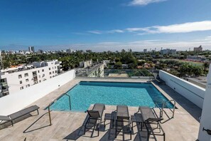 Rooftop Pool with a view! - South Beach Penthouse: Hot Tub + Rooftop Pool #501 (Miami Beach)