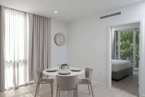 Dining - Modern 1BR+Rooftop Pool #101 | South Beach (Miami Beach)