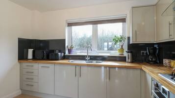 Dishwasher, cookware/dishes/utensils