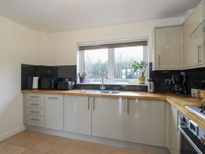 Dishwasher, cookware/dishes/utensils - Lurach House (Appin)