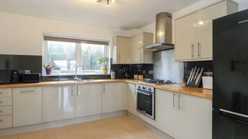 Dishwasher, cookware/dishes/utensils