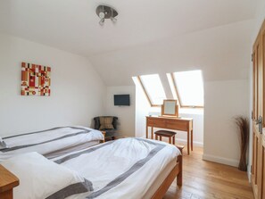 2 bedrooms, individually decorated, individually furnished, free WiFi - Lurach House (Appin)